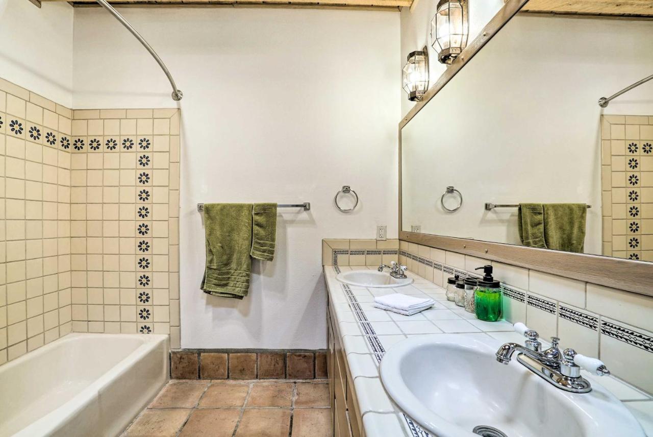 Las Cruces Home La Casa Blanca With Courtyard Екстериор снимка
